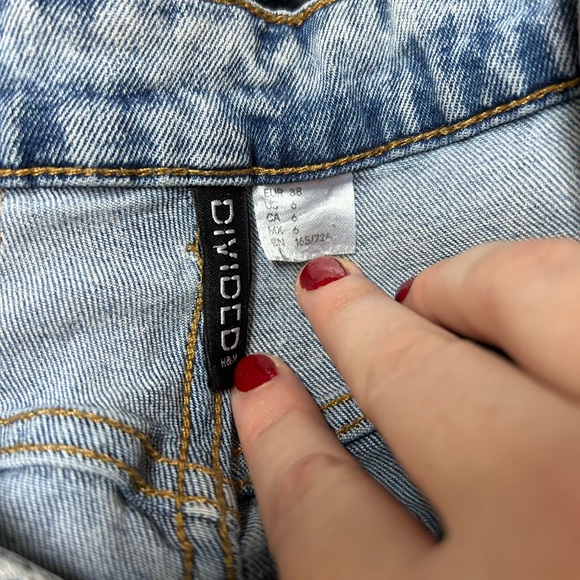 2/$20❤️- JEANS | Women’s H&M Divided jeans size 6 - Picture 4 of 5